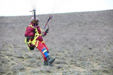 В Экстрим-клубе "ИРЕЛИ" начались практические занятия по полетам на параплане (фото)