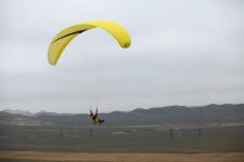 В Экстрим-клубе "ИРЕЛИ" начались практические занятия по полетам на параплане (фото)