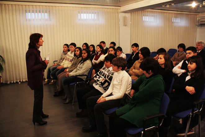 В Баку прошел литературный вечер в рамках проекта "Экран – школьнику" (фото)