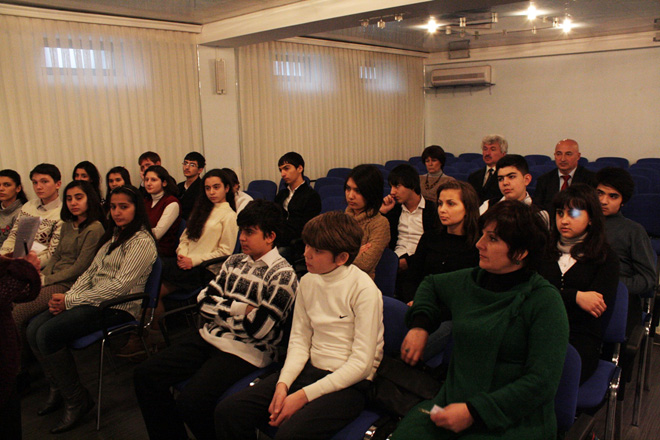 В Баку прошел литературный вечер в рамках проекта "Экран – школьнику" (фото)