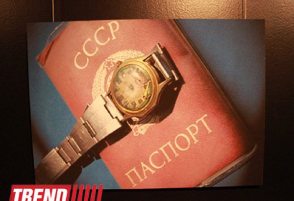 В Баку открылась фотовыставка личных вещей жертв Ходжалинской трагедии (фото)