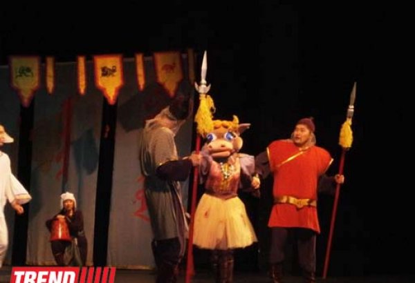 "Сказка белого месяца" калмыцкого театра - первый день весны в азербайджанском ТЮЗе (фото)