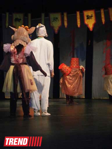 "Сказка белого месяца" калмыцкого театра - первый день весны в азербайджанском ТЮЗе (фото)
