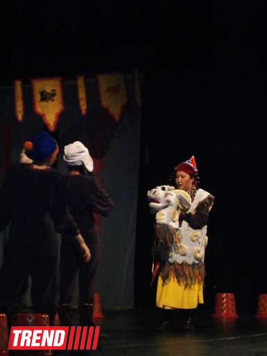 "Сказка белого месяца" калмыцкого театра - первый день весны в азербайджанском ТЮЗе (фото)