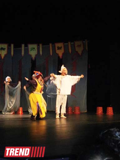 "Сказка белого месяца" калмыцкого театра - первый день весны в азербайджанском ТЮЗе (фото)