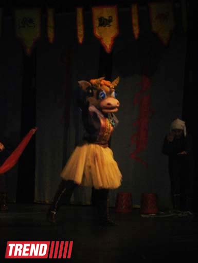 "Сказка белого месяца" калмыцкого театра - первый день весны в азербайджанском ТЮЗе (фото)