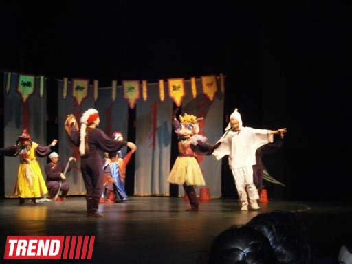 "Сказка белого месяца" калмыцкого театра - первый день весны в азербайджанском ТЮЗе (фото)