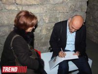 В Баку в галерее YAY состоялось открытие выставки Санана Алескерова "Прозрачность простоты" (фото)