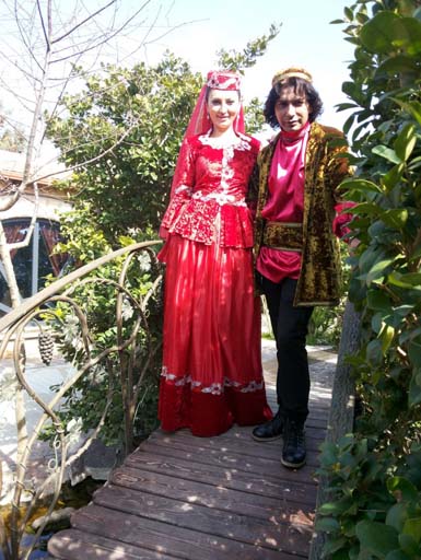 Телеведущие Lider TV  в азербайджанских национальных костюмах (фотосессия)