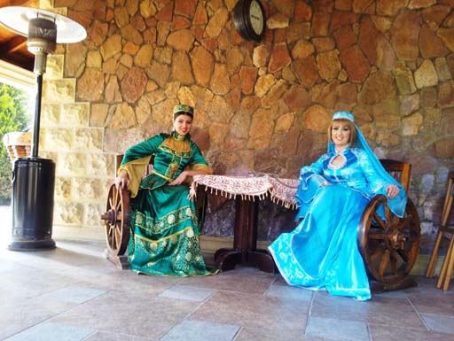 Телеведущие Lider TV  в азербайджанских национальных костюмах (фотосессия)