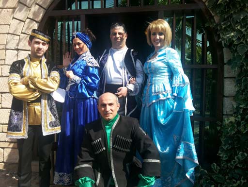 Телеведущие Lider TV  в азербайджанских национальных костюмах (фотосессия)