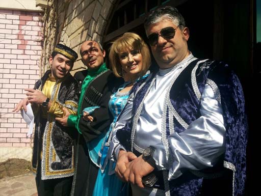 Телеведущие Lider TV  в азербайджанских национальных костюмах (фотосессия)