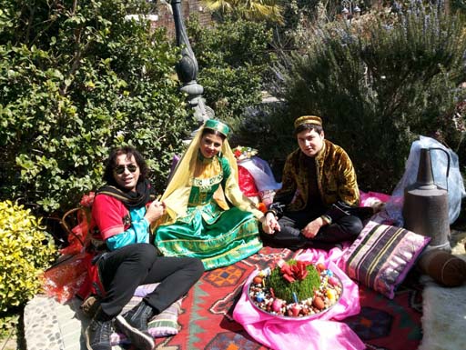 Телеведущие Lider TV  в азербайджанских национальных костюмах (фотосессия)