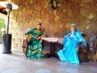 Телеведущие Lider TV  в азербайджанских национальных костюмах (фотосессия)