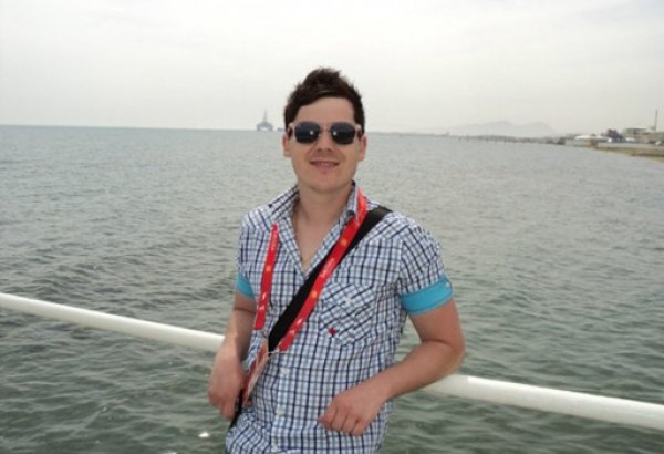 Украинский певец исполнил азербайджанскую композицию на английском языке (видео-фото)