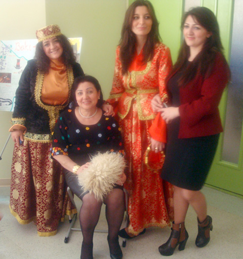 Сладкий праздник Новруз бакинских школьников (фотосессия)