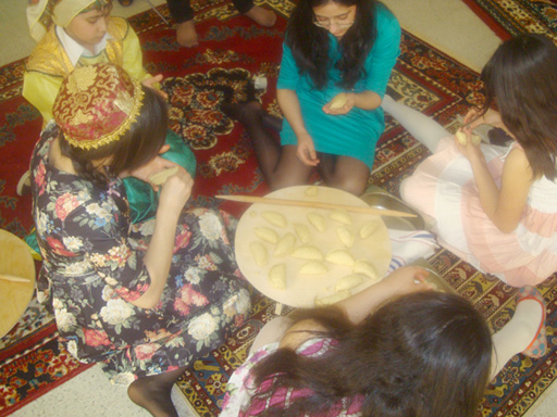 Сладкий праздник Новруз бакинских школьников (фотосессия)