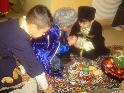 Сладкий праздник Новруз бакинских школьников (фотосессия)