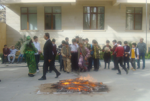 Сладкий праздник Новруз бакинских школьников (фотосессия)