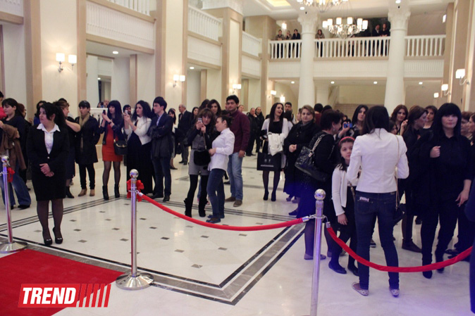 Турецкая суперзвезда Эмрах презентовал в Баку фильм "Ненаступившая весна" (фотосессия)