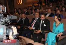 Турецкая суперзвезда Эмрах презентовал в Баку фильм "Ненаступившая весна" (фотосессия)