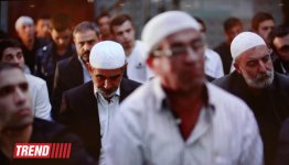 Турецкая суперзвезда Эмрах презентовал в Баку фильм "Ненаступившая весна" (фотосессия)