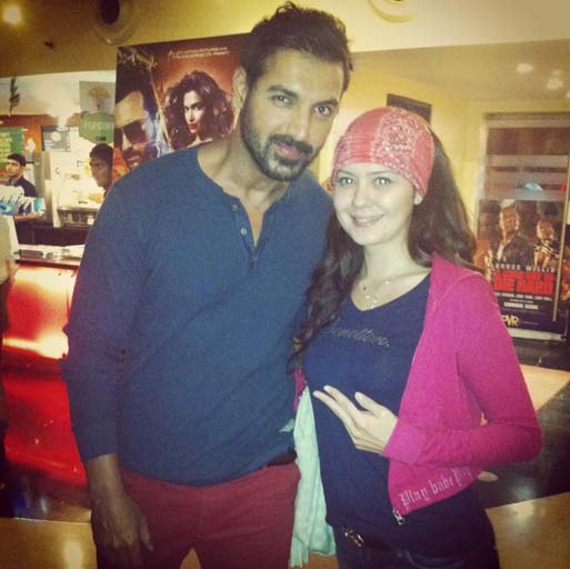 Оксана Расулова рассказала об обучении в школе звезд Болливуда: "Каратэ, йога… - потрясающе!" (фото)