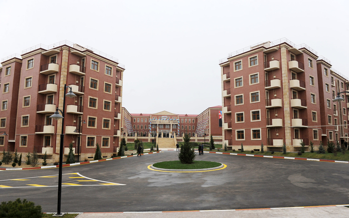 Президент Азербайджана принял участие в открытии в поселке Масазыр квартала для вынужденных переселенцев (ФОТО)