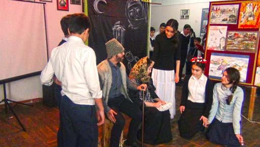 Учащиеся Гимназии Искусств представили работы и постановку, посвященные Дню геноцида азербайджанцев  (фото)