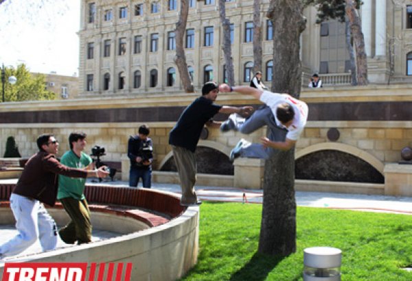 Знаменитый паркурист из Великобритании Райан Дойл дал мастер-класс в Баку (фотосессия)