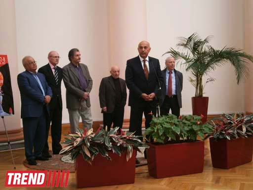 В Баку открылась выставка художника Ибрагима Ахрари (фотосессия)