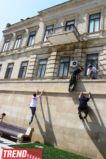 Знаменитый паркурист из Великобритании Райан Дойл дал мастер-класс в Баку (фотосессия)