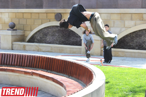 Знаменитый паркурист из Великобритании Райан Дойл дал мастер-класс в Баку (фотосессия)