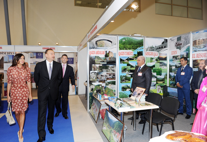 Президент Азербайджана и его супруга ознакомились с Азербайджанской международной выставкой туризма и путешествий AİTF-2013 (версия 2) (ФОТО)