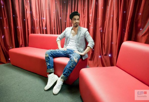 На азербайджанском радио стартует проект "Волнение" для самых сообразительных (фото)