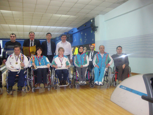 Определены первые чемпионы Азербайджана по боулингу среди инвалидов (фото)