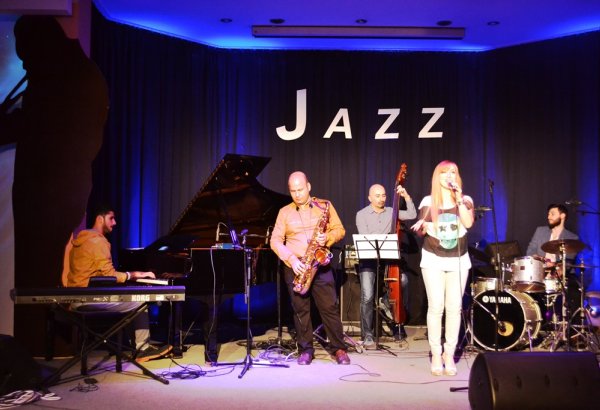 Азербайджанская певица Tarana Paris Bakou из Франции впервые выступила в Баку (фото)