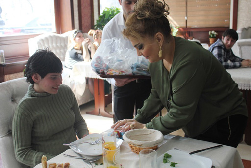 Азербайджанские певцы провели благотворительную акцию "Мы вместе"  для воспитанников детского дома (фото)