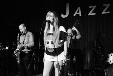 Азербайджанская певица Tarana Paris Bakou из Франции впервые выступила в Баку (фото)