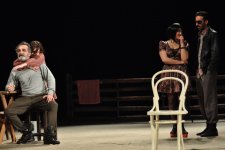 В азербайджанском ТЮЗе покажут спектакль "Война" о трагедии одной семьи (фото)