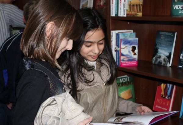 В Баку в Доме Русской книги прошла выставка детской литературы (фото)