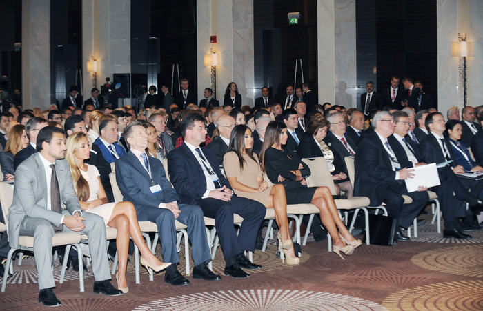 Президент Азербайджана и его супруга приняли участие в I Всемирном форуме выпускников МГИМО (ФОТО)