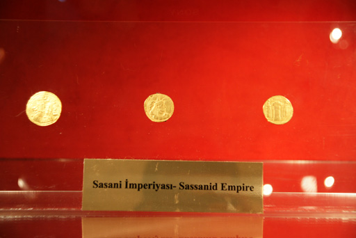 Уникальная нумизматическая экспозиция в Ичери Шехер (фотосессия)