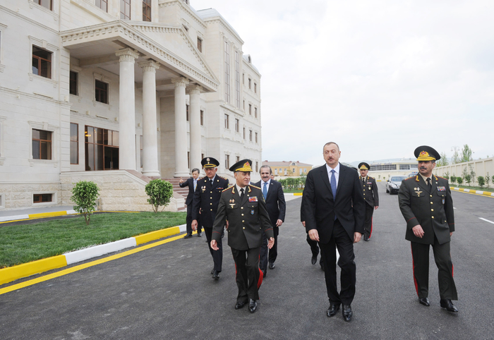 Президент Азербайджана Ильхам Алиев осмотрел Н-скую воинскую часть Внутренних войск в Гаджигабуле после реконструкции (ФОТО)
