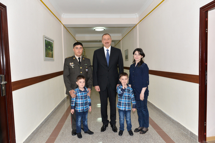 Президент Азербайджана Ильхам Алиев осмотрел Н-скую воинскую часть Внутренних войск в Гаджигабуле после реконструкции (ФОТО)
