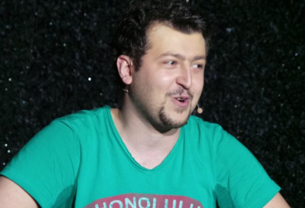 Эркин Эргин представил в Баку “Stand-up comedy show” (фото)