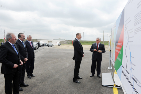 Президент Азербайджана принял участие в открытии автомобильной дороги в Гаджигабульском районе (версия 2) (ФОТО)