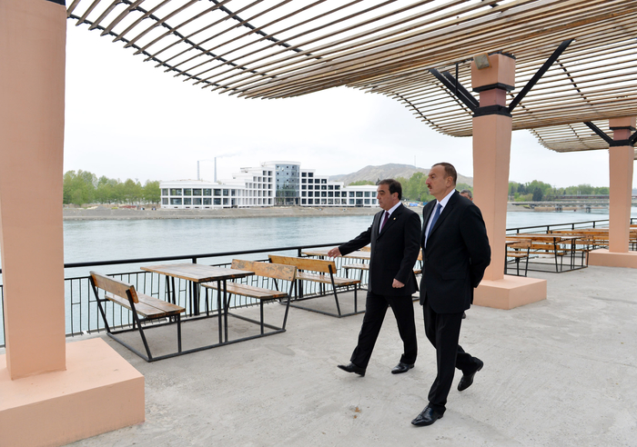 Президент Ильхам Алиев ознакомился в Мингячевире с реконструированным Набережным парком (ФОТО)