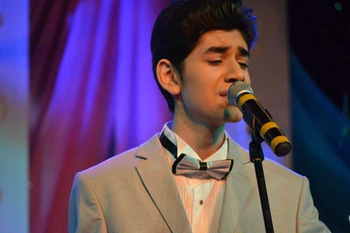 Эмин Эминзаде стал победителем международного конкурса "Золотой микрофон" в Казахстане (фото)