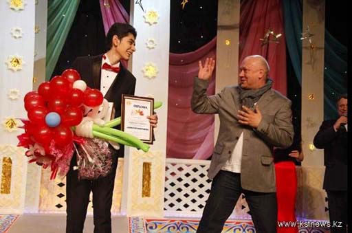 Эмин Эминзаде стал победителем международного конкурса "Золотой микрофон" в Казахстане (фото)